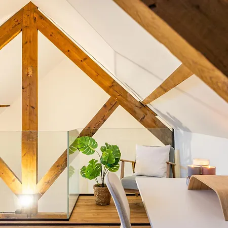Loft Apartment *