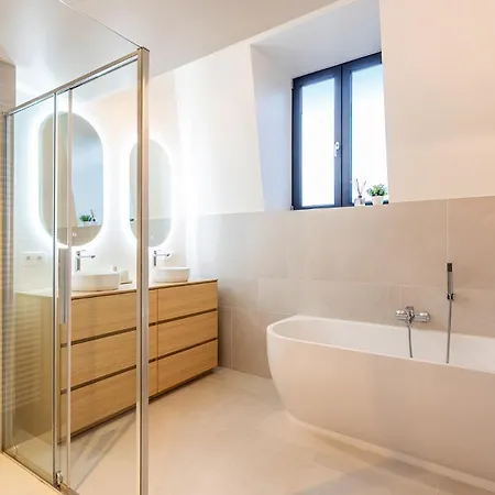 Loft Apartment *